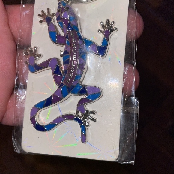Barcelona Purple Lizard Souvenir Keychain - Picture 2 of 5